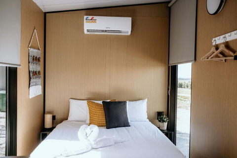 Edgar At Lake George Winery At Tiny Away - Hotel Accommodation 2