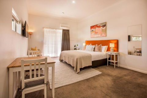 EM Apartments - Hotel Accommodation 3