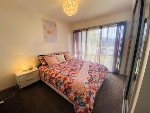 ENTIRE HOME IN WERRIBEE,BEST POSSIBLE LOCATION YOU CAN FIND - Hotel Accommodation 4