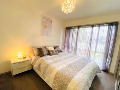 ENTIRE HOME IN WERRIBEE,BEST POSSIBLE LOCATION YOU CAN FIND - Hotel Accommodation 3