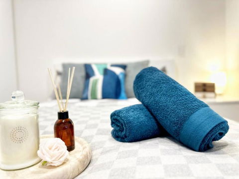 ES2410-2Bed 2Bath Vision Apt With Balcony, Pool & Gym - Hotel Accommodation 2