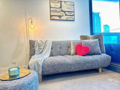 ES2410-2Bed 2Bath Vision Apt With Balcony, Pool & Gym - Hotel Accommodation 1