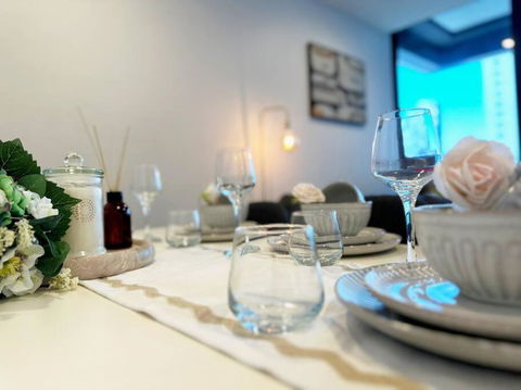 ES2410-2Bed 2Bath Vision Apt With Balcony, Pool & Gym - Hotel Accommodation 3