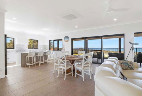 ESCAPE WITH A VIEW - Hotel Accommodation 0