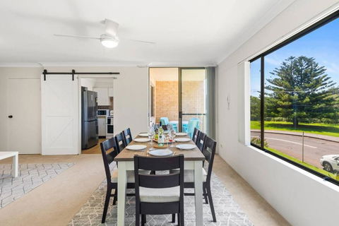 Esplanade Escape - Beachfront Family Bliss - Hotel Accommodation 2