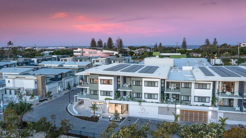 Essence Peregian Beach Resort - Saltbush 5 Bedroom Luxury Home - Hotel Accommodation 3