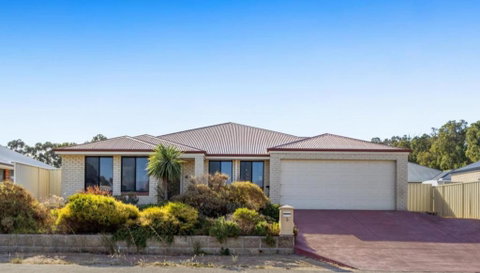 Executive Escape 4 Bedroom Home - Hotel Accommodation 0