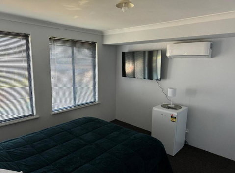 Executive Escape 4 Bedroom Home - Hotel Accommodation 1