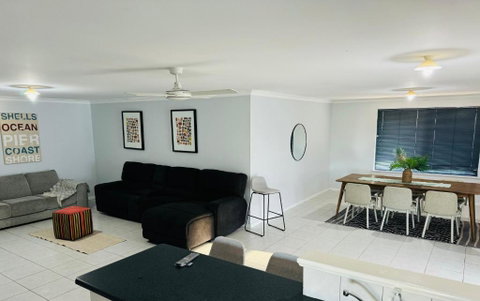 Executive Escape 4 Bedroom Home - Hotel Accommodation 3