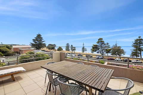 Esplanade Absolute Beach Frontage 12-20 - Hotel Accommodation 0