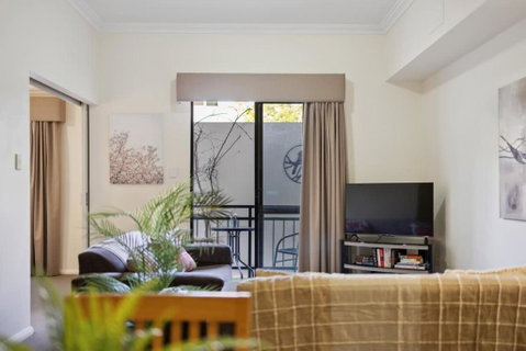 Fabulous Apt In Northbridge With Pool & WiFi - Hotel Accommodation 1