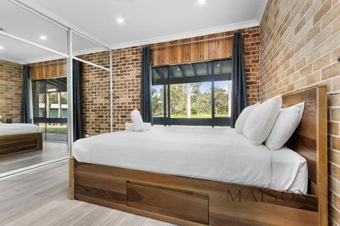 Family Getaway In Salt Ash - Hotel Accommodation 3