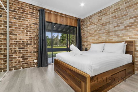Family Getaway In Salt Ash - Hotel Accommodation 4