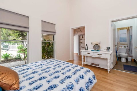 Gawler Townhouses 1C , 1 Queen Bed - Hotel Accommodation 0