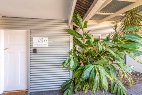 Gawler Townhouses 1C , 1 Queen Bed - Hotel Accommodation 3