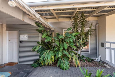 Gawler Townhouses 1C , 1 Queen Bed - Hotel Accommodation 2