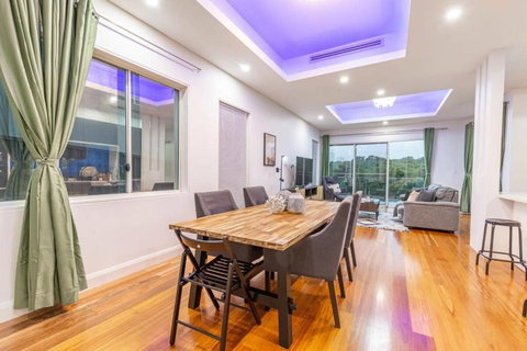 Glamorous 5BD House W Water View In Melrose Park - Hotel Accommodation 3