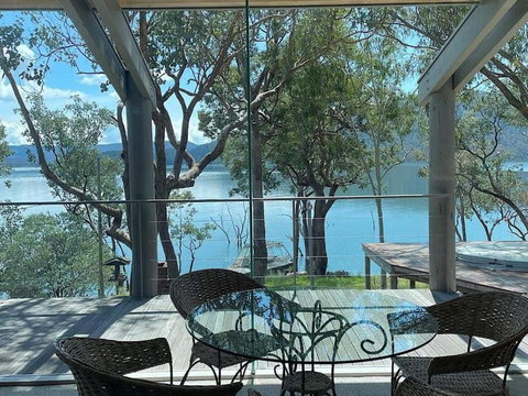 Glasshouse On The Lake - Hotel Accommodation 1