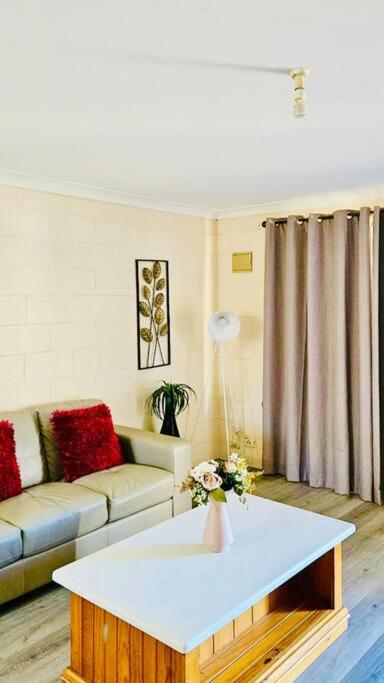 Golden Patch Retreat, Kalgoorlie - Hotel Accommodation 0