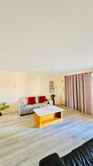 Golden Patch Retreat, Kalgoorlie - Hotel Accommodation 2