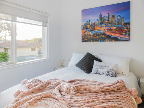 Glen Iris, Quiet Boutique 2 Bedroom Netflix, WIFI, Parking, Free Wine - Hotel Accommodation 3