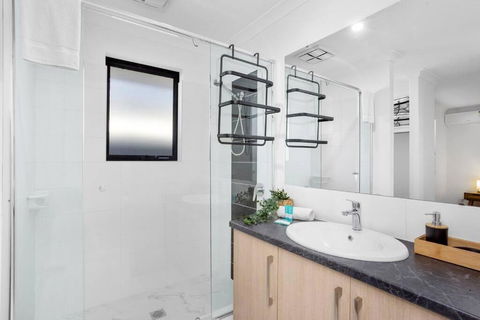 Guildford Family Hideaway - Hotel Accommodation 2