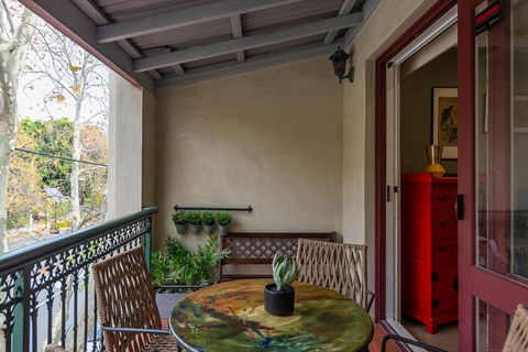 Hip Inner-City Living In Vibrant Erskineville - Hotel Accommodation 1