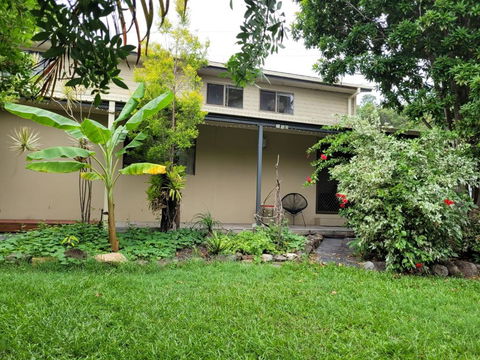 Holiday Style A Downstairs Room In Springwood Qld - Hotel Accommodation 2