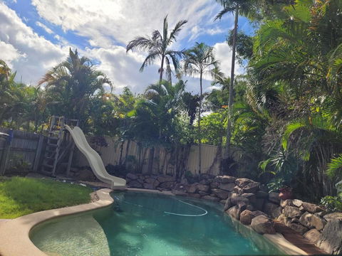 Holiday Style A Downstairs Room In Springwood Qld - Hotel Accommodation 0