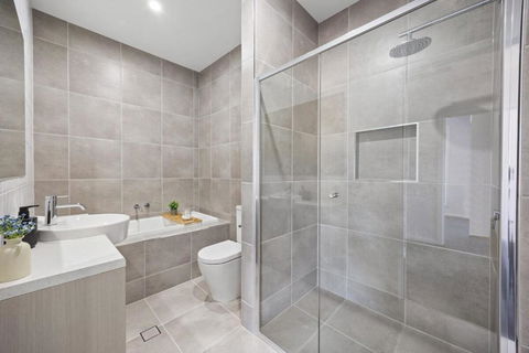 Home Abroad - 3BR With Dedicated Workspace - Hotel Accommodation 3