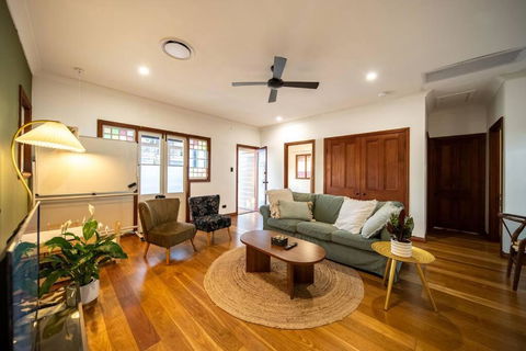 House Of Fairy Wren -Charming Queenslander Cottage Mins Drive To Brisbane CBD And Gabba Stadium! - Hotel Accommodation 0