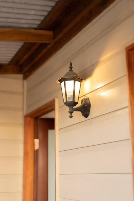 House Of Fairy Wren -Charming Queenslander Cottage Mins Drive To Brisbane CBD And Gabba Stadium! - Hotel Accommodation 2