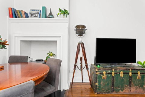 Idyllic Heritage Home Footsteps To The Harbour - Hotel Accommodation 1