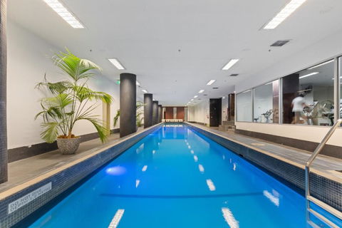 Impeccably Chic 2-Bed With Views & Fab Amenities - Hotel Accommodation 0