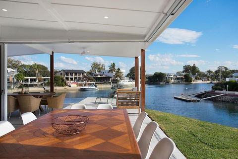 INCREDIBLE VALUE - Perfect For Large Families - Hotel Accommodation 3