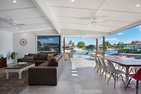 INCREDIBLE VALUE - Perfect For Large Families - Hotel Accommodation 2