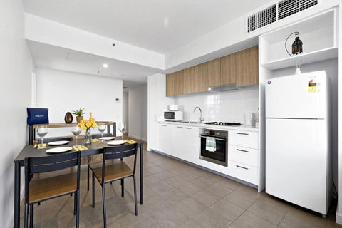 Isaac - The Cityscape View Apartment - Hotel Accommodation 3