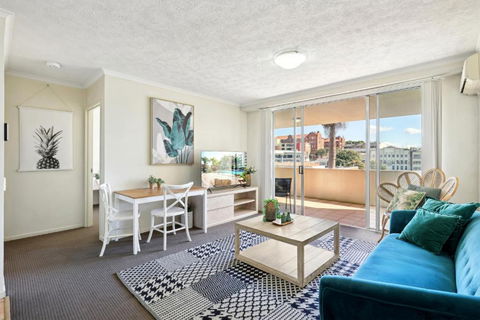 Inner-City 1-Bed With Pool Gym Sauna & Spa - Hotel Accommodation 0