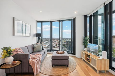 Inner-City 1-Bed With Stunning Views, Pool & Gym - Hotel Accommodation 0