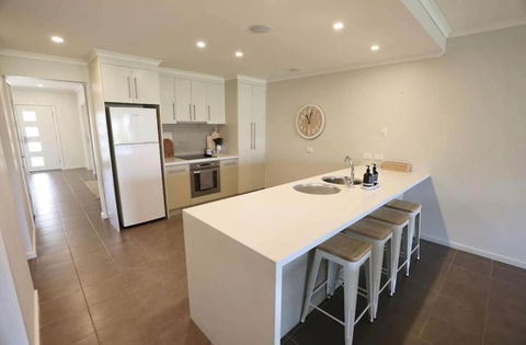 Iona Blue 3 Bedroom Townhouse 200m To Restaurants & Shops - Hotel Accommodation 1