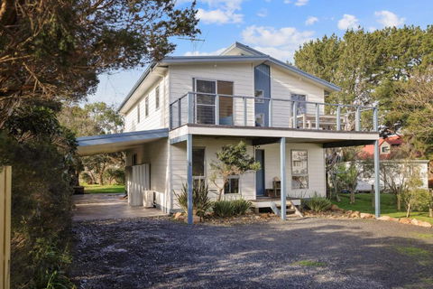 Island Court - Hotel Accommodation 3