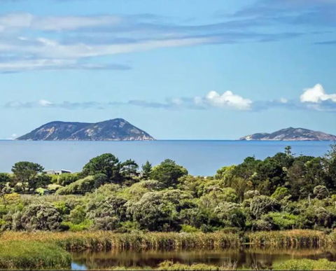 Island House - Hotel Accommodation 0