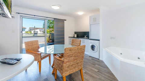Adrift Apartments - Hotel Accommodation 3