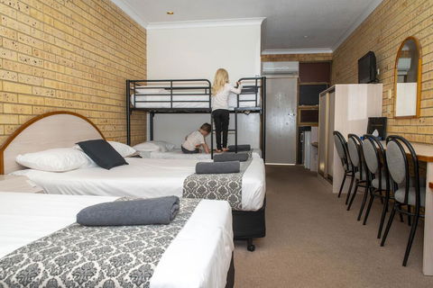 Albert Park Motor Inn - Hotel Accommodation 1