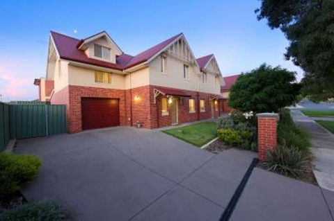 Albury Suites - Schubach Street - Hotel Accommodation 0