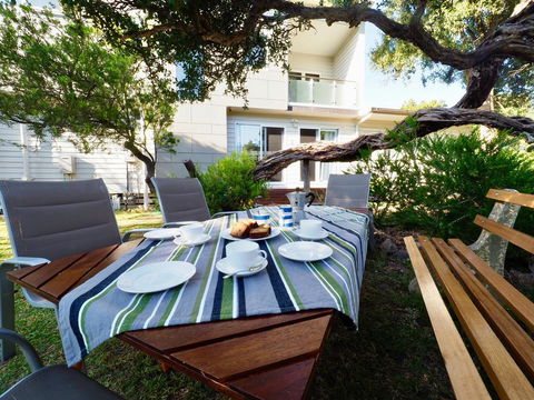 Alice's Palace, 2-minute Walk To Lifeguard Patrolled Surf Beach - Hotel Accommodation 2