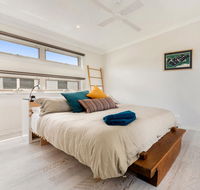 Alice's Palace 2-minute walk to lifeguard patrolled surf beach - Hotel Accommodation