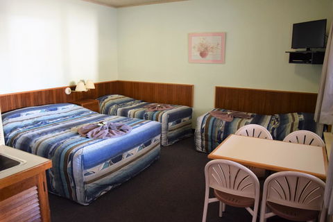 Alkira Motel - Hotel Accommodation 2