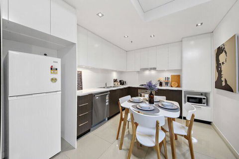 All Amenities Only Downstairs, 20 Mins To CBD - Hotel Accommodation 3