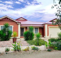 All Seasons Port Elliot Holiday House - Hotel Accommodation